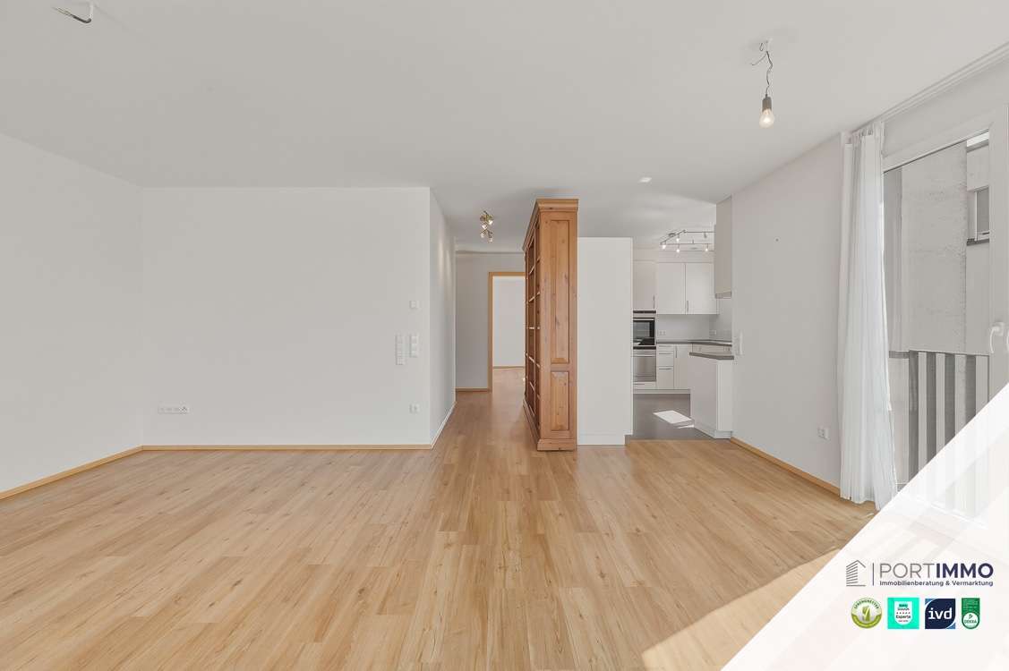 Wohnzimmer zur Küche/Flur