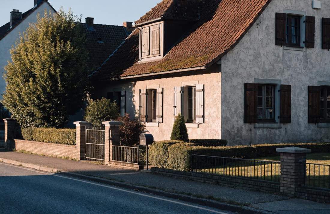 Schonvermögen im Pflegeheim: Was mit Haus und Wohnung passiert - und was geschützt bleibt