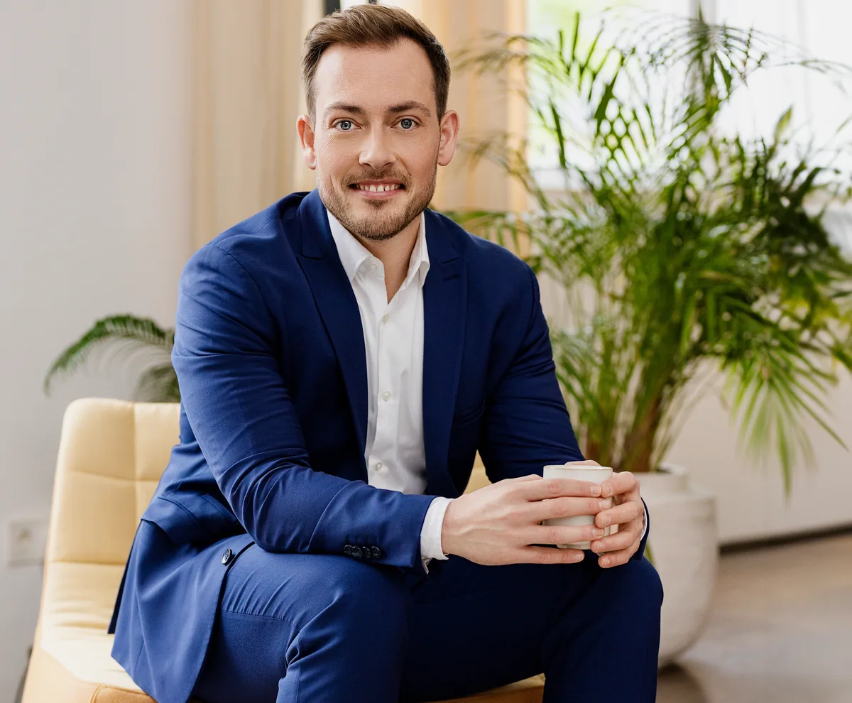 Erik Porthun, Geschäftsführer der PORTIMMO GmbH und DEKRA-zertifizierter Sachverständiger für Immobilienbewertung, im Büro in Stuttgart-Mitte